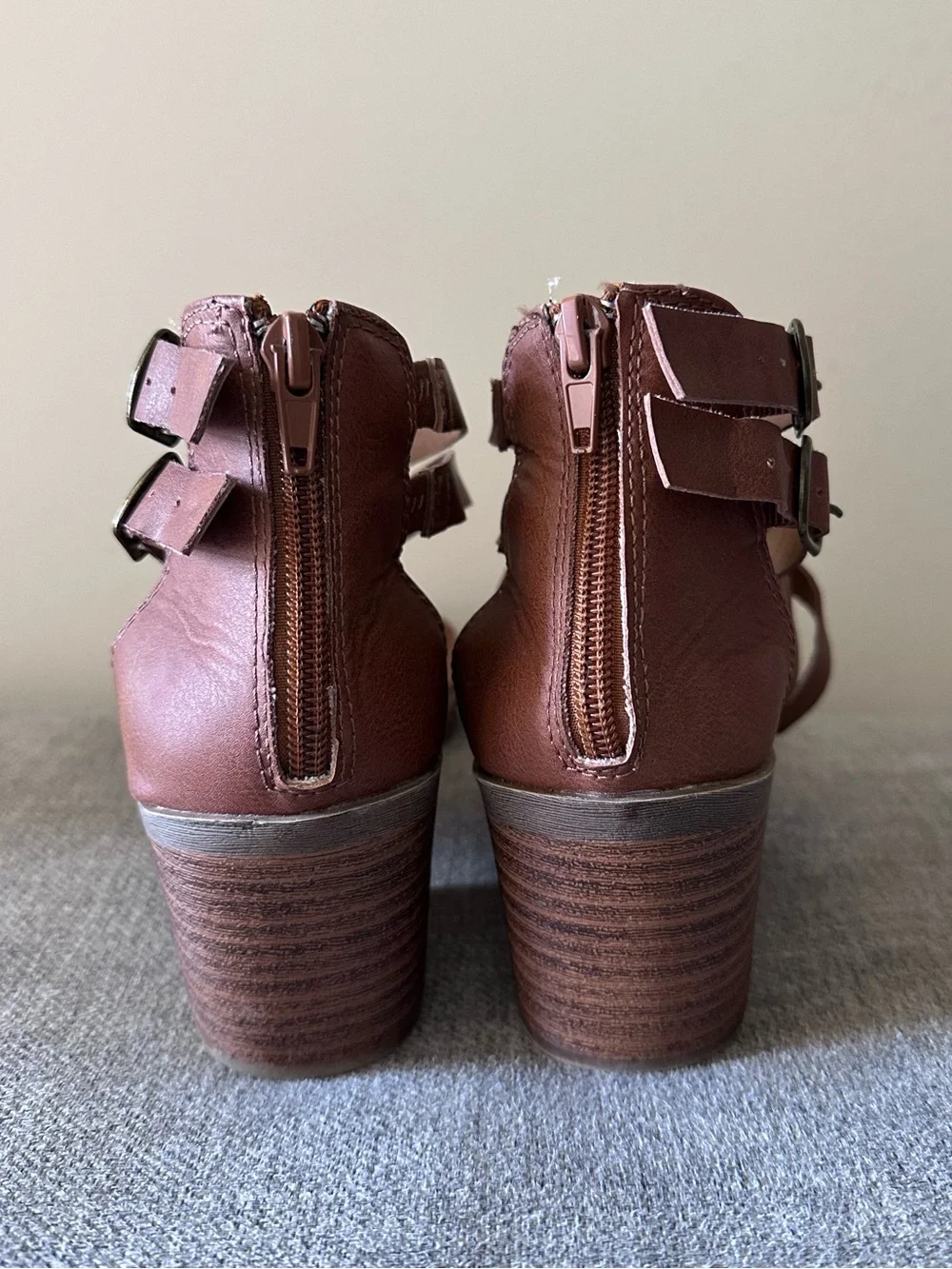 JELLYPOP Women's Brown Strappy Block Heel Sandals
